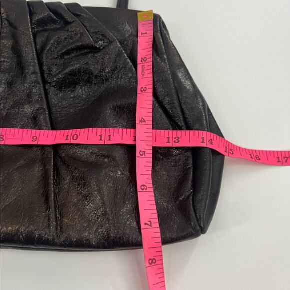 Hobo International Pleated Magnetic Frame Shoulder Bag metallic - Picture 5 of 5